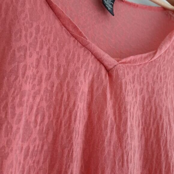 TORRID | Semi-Sheer Soft V-Neck Top Leopard Pattern Pink Sz 4X Flawed - Picture 5 of 10